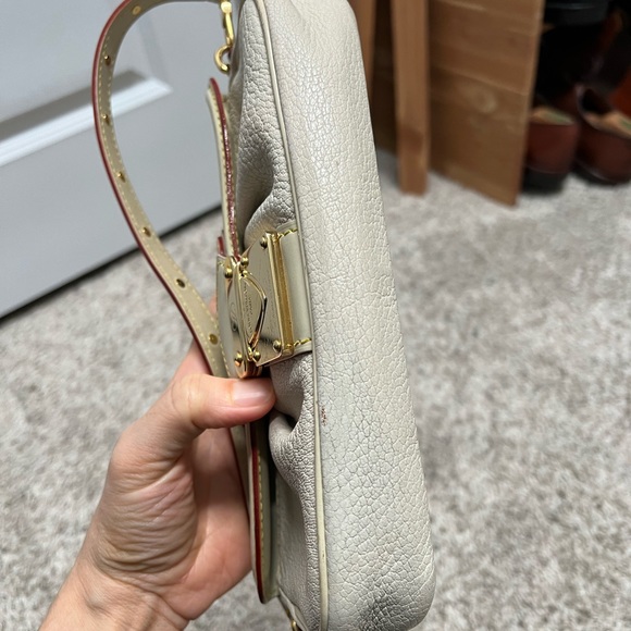 Louis Vuitton | Suhali Le Precieux White Pochette - Picture 3 of 11